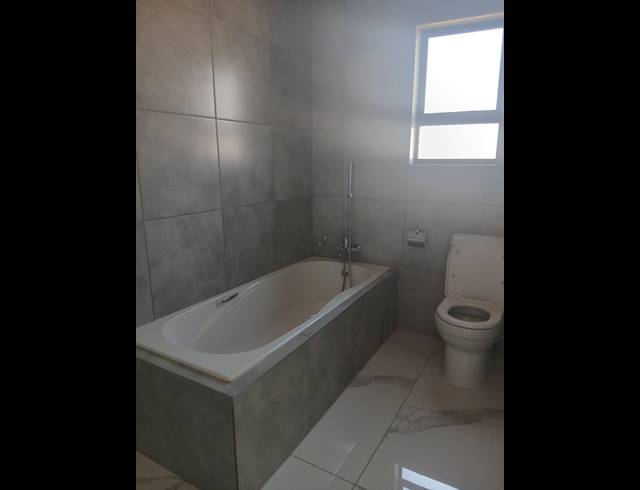 3 BEDROOM FREEHOLD FOR SALE IN DERSLEY